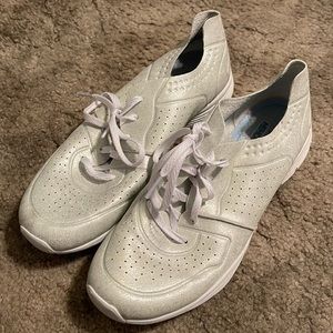 Skechers air cooled memory foam womens size 8.5 white/silver